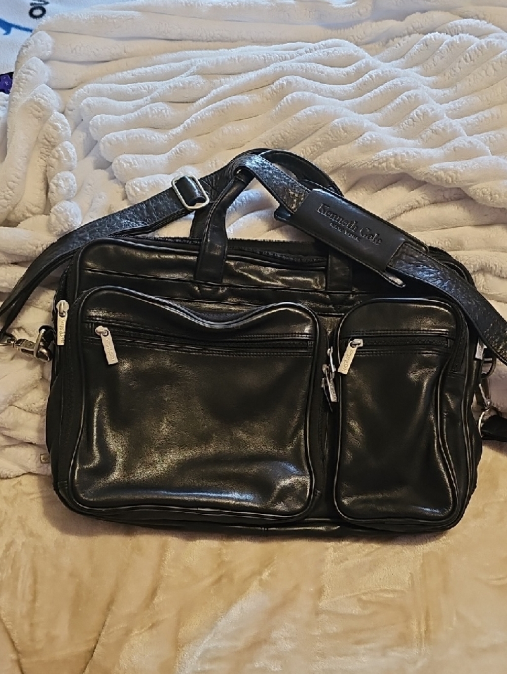 Kenneth Cole Black Leather Multi-Pocket Messenger Bag
